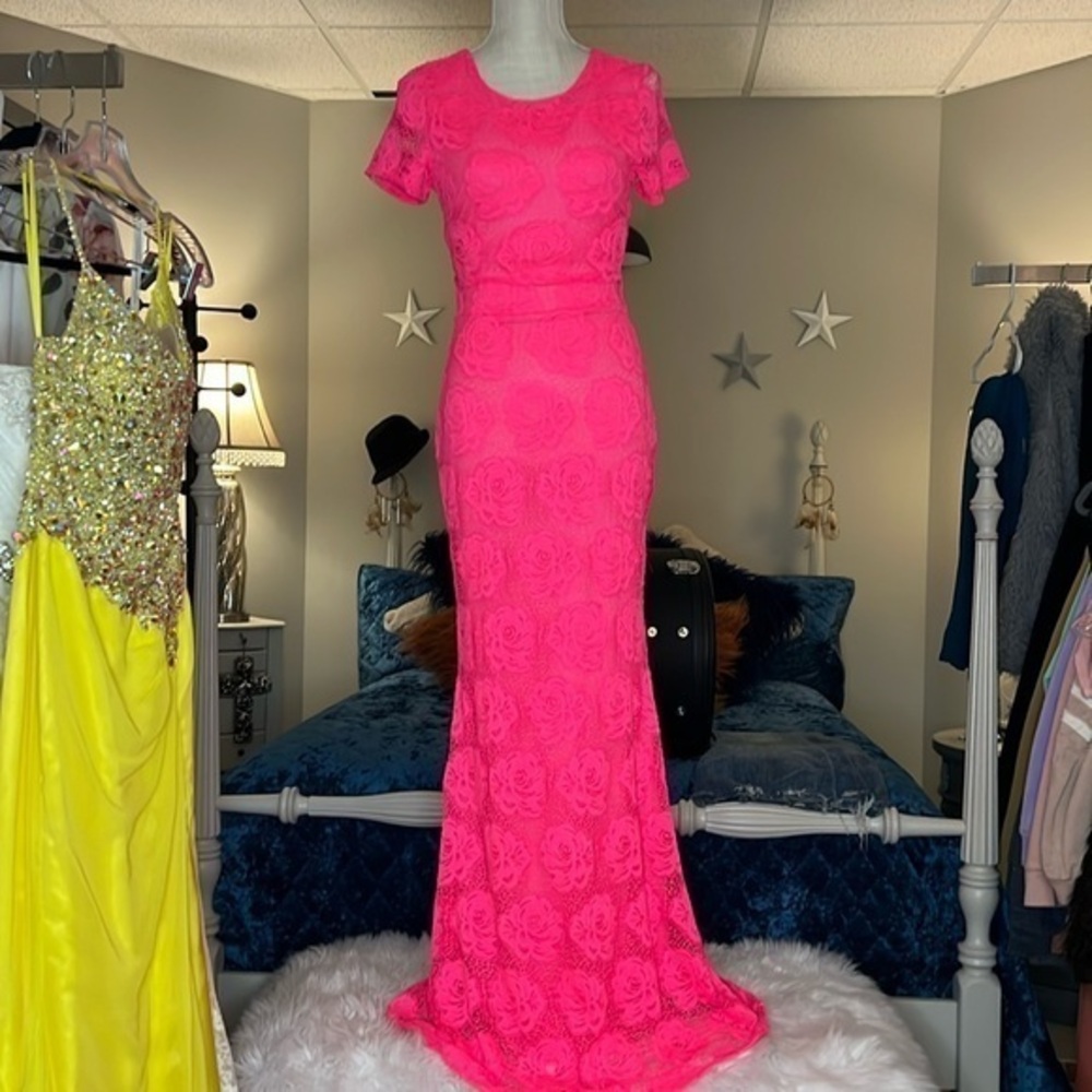 Hot pink mermaid style formal dress. Like new. Size 2